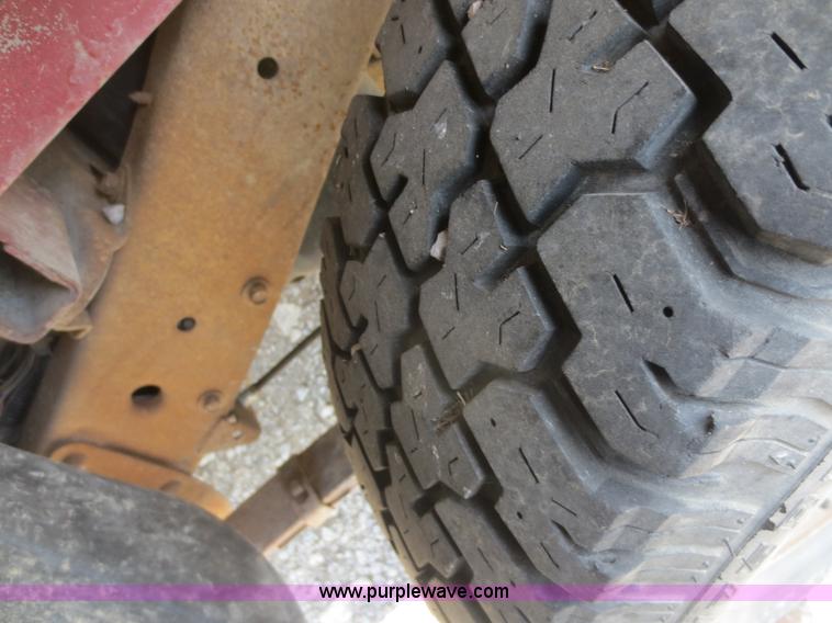 image for item F6858 1993 Dodge Dakota Club Cab pickup truck