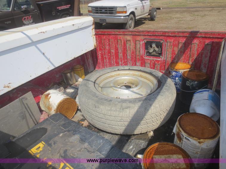 image for item F6858 1993 Dodge Dakota Club Cab pickup truck