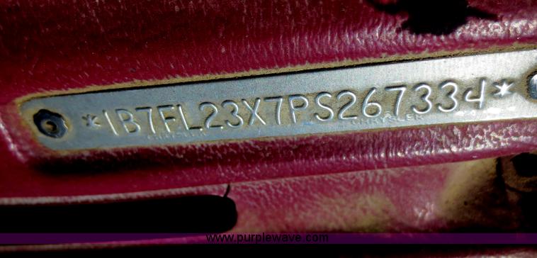 image for item F6858 1993 Dodge Dakota Club Cab pickup truck