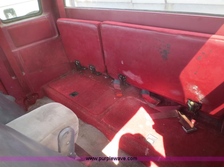 image for item F6858 1993 Dodge Dakota Club Cab pickup truck