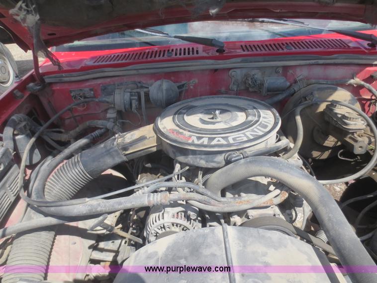 image for item F6858 1993 Dodge Dakota Club Cab pickup truck