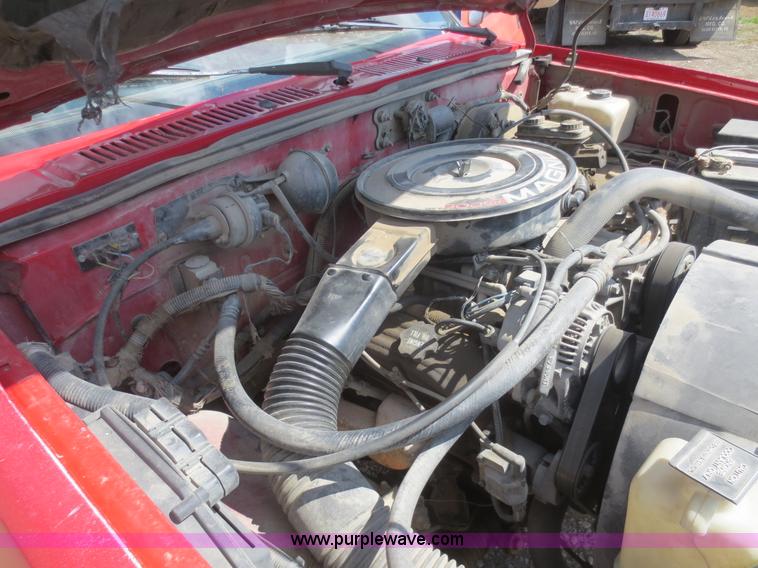 image for item F6858 1993 Dodge Dakota Club Cab pickup truck