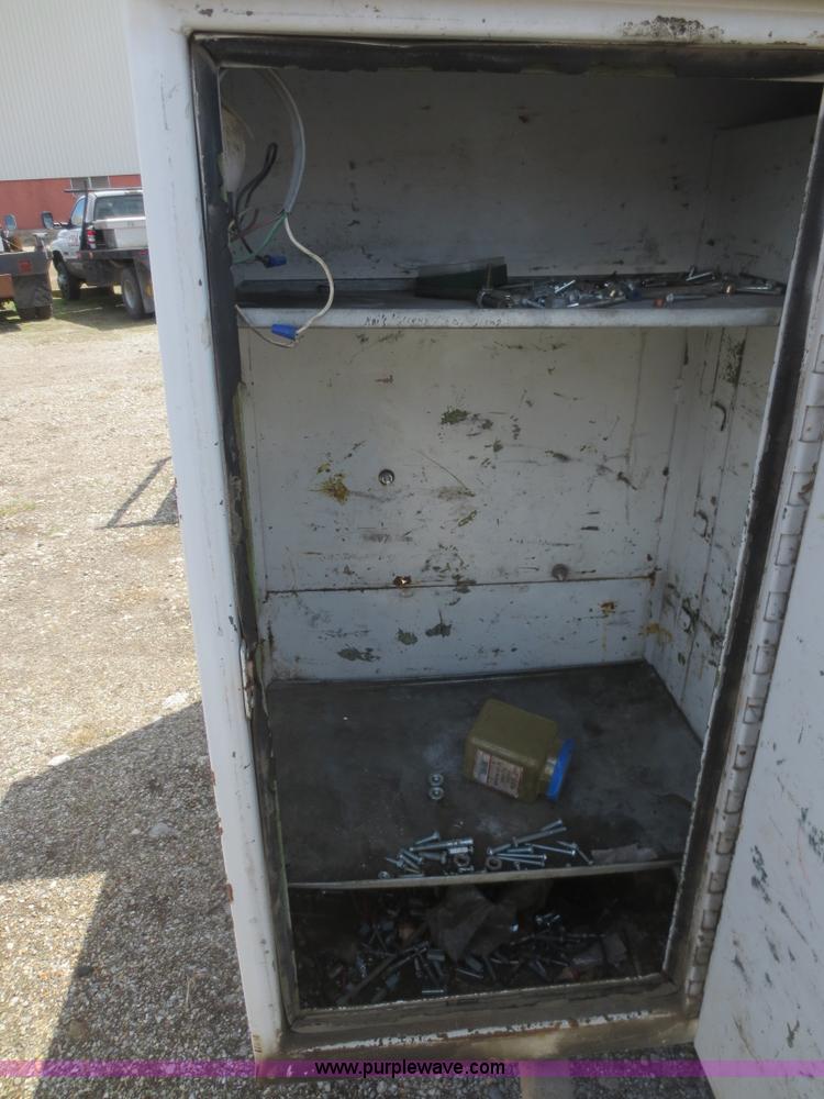 image for item F6859 1992 Ford F250 pickup truck