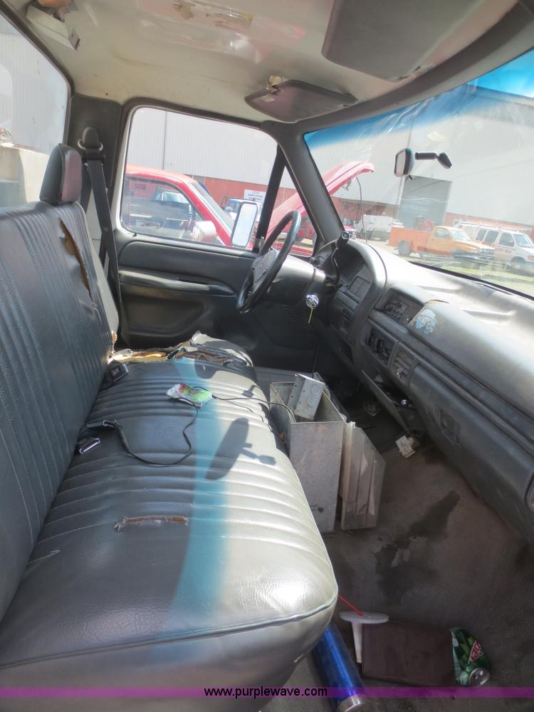 image for item F6859 1992 Ford F250 pickup truck