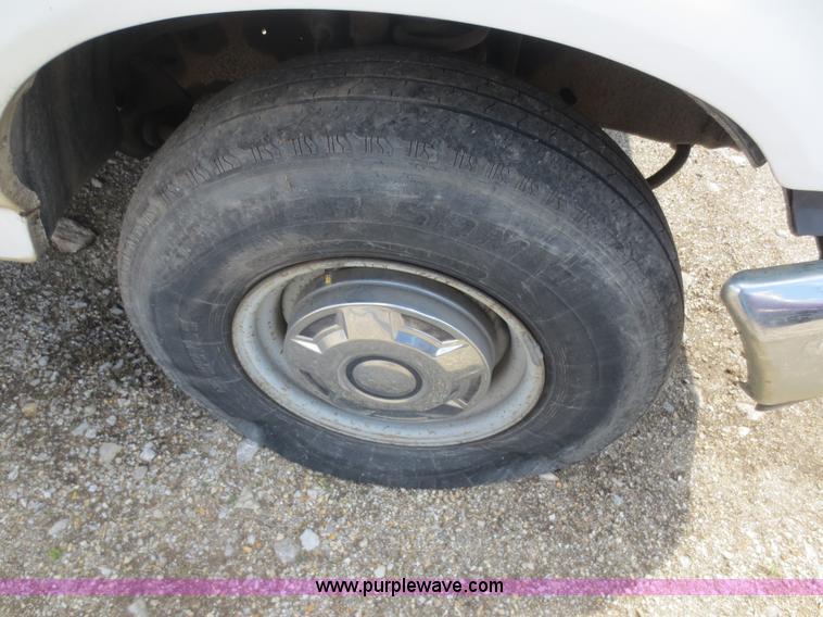 image for item F6859 1992 Ford F250 pickup truck