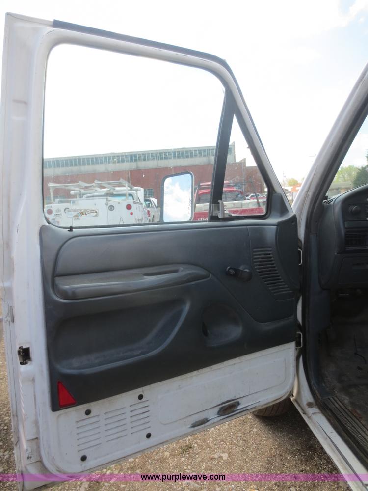 image for item F6859 1992 Ford F250 pickup truck