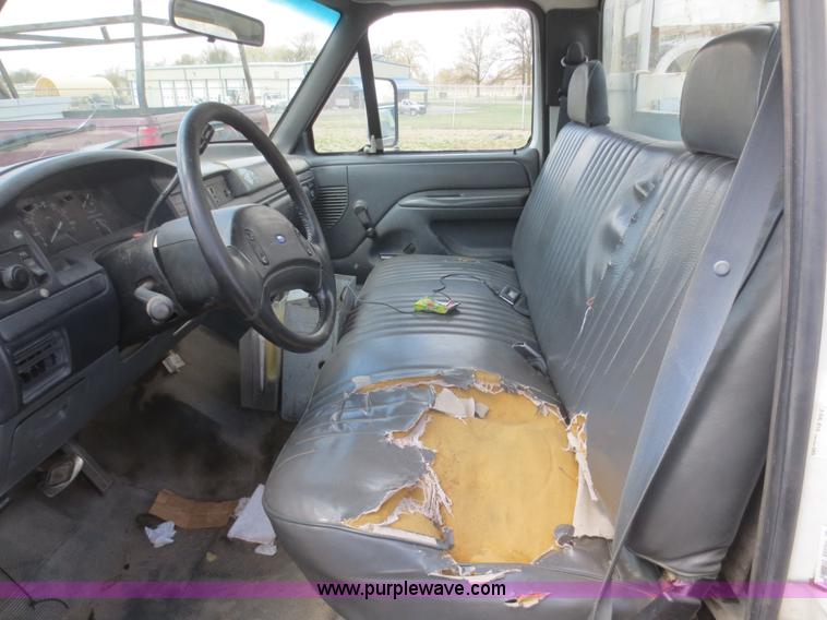 image for item F6859 1992 Ford F250 pickup truck