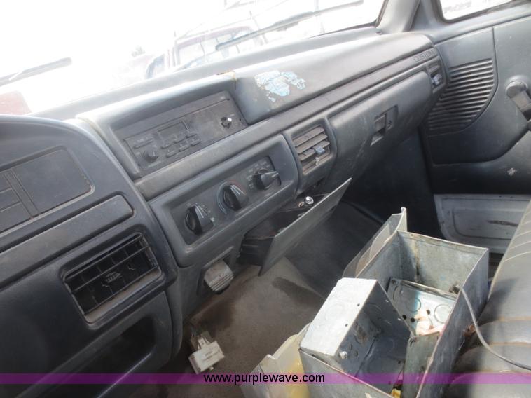 image for item F6859 1992 Ford F250 pickup truck