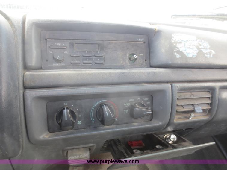 image for item F6859 1992 Ford F250 pickup truck