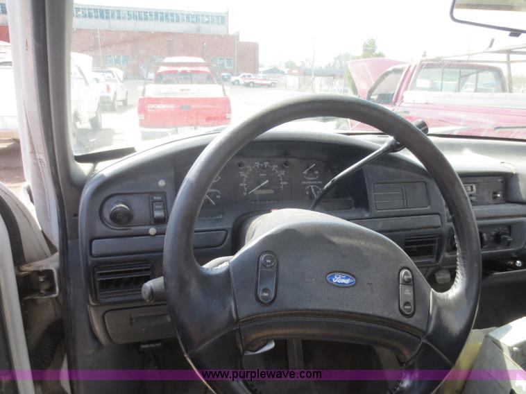 image for item F6859 1992 Ford F250 pickup truck
