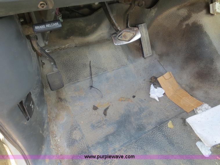 image for item F6859 1992 Ford F250 pickup truck