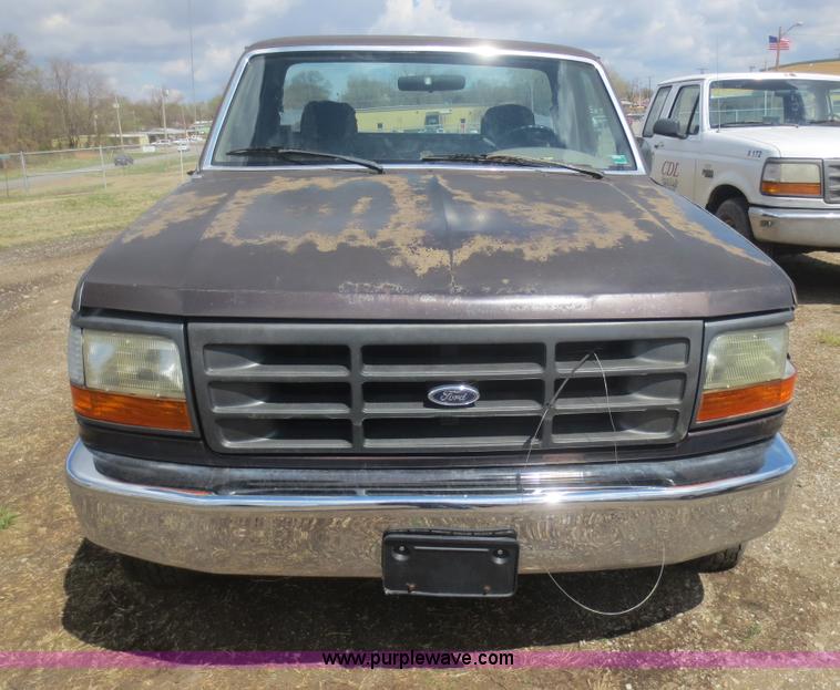 image for item F6860 1993 Ford F250 XL Utility bed truck