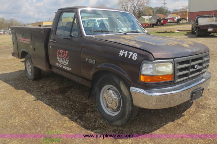 image for item F6860 1993 Ford F250 XL Utility bed truck