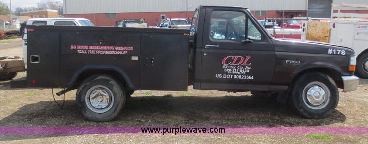 image for item F6860 1993 Ford F250 XL Utility bed truck