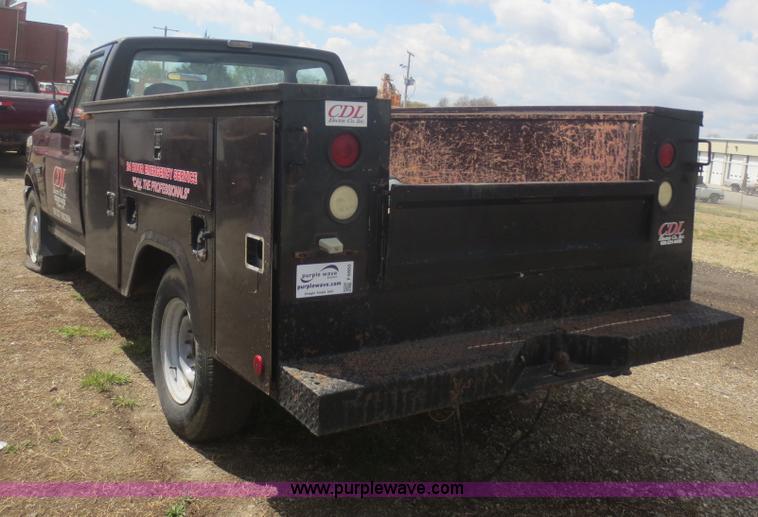 image for item F6860 1993 Ford F250 XL Utility bed truck