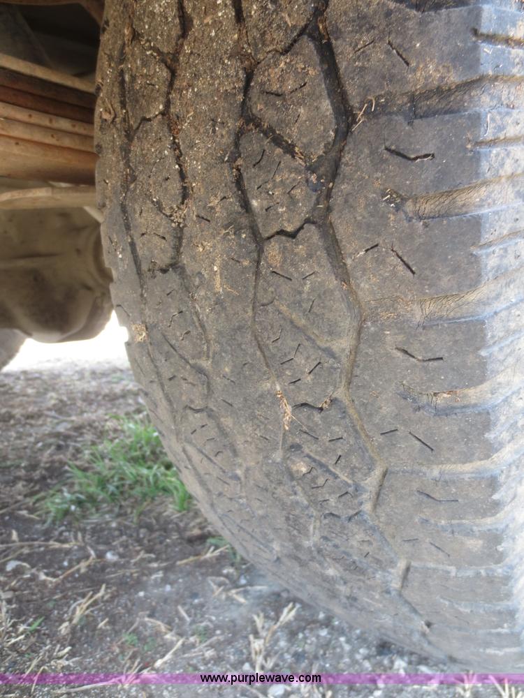 image for item F6860 1993 Ford F250 XL Utility bed truck