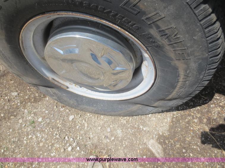 image for item F6860 1993 Ford F250 XL Utility bed truck