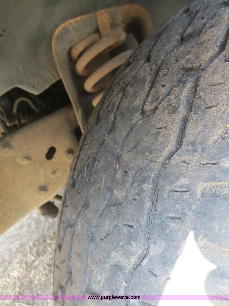 image for item F6860 1993 Ford F250 XL Utility bed truck