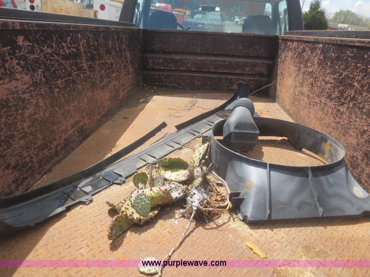 image for item F6860 1993 Ford F250 XL Utility bed truck