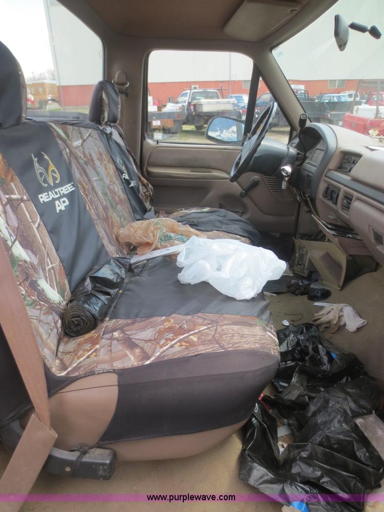 image for item F6860 1993 Ford F250 XL Utility bed truck