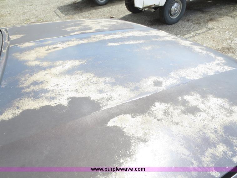 image for item F6860 1993 Ford F250 XL Utility bed truck