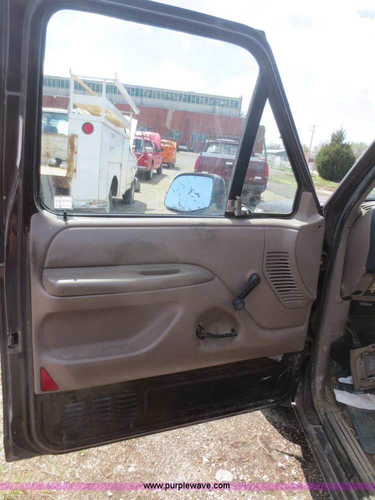 image for item F6860 1993 Ford F250 XL Utility bed truck