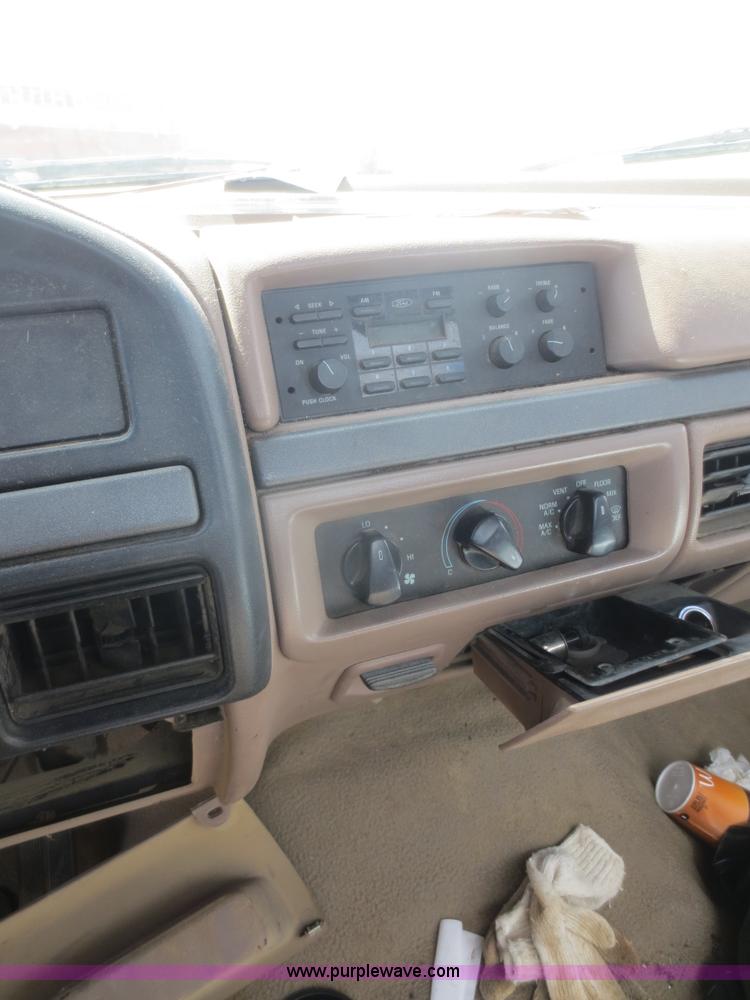 image for item F6860 1993 Ford F250 XL Utility bed truck