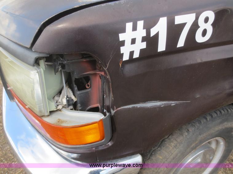 image for item F6860 1993 Ford F250 XL Utility bed truck