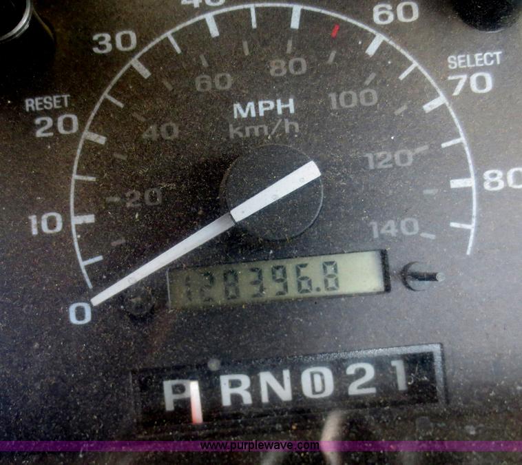 image for item F6860 1993 Ford F250 XL Utility bed truck