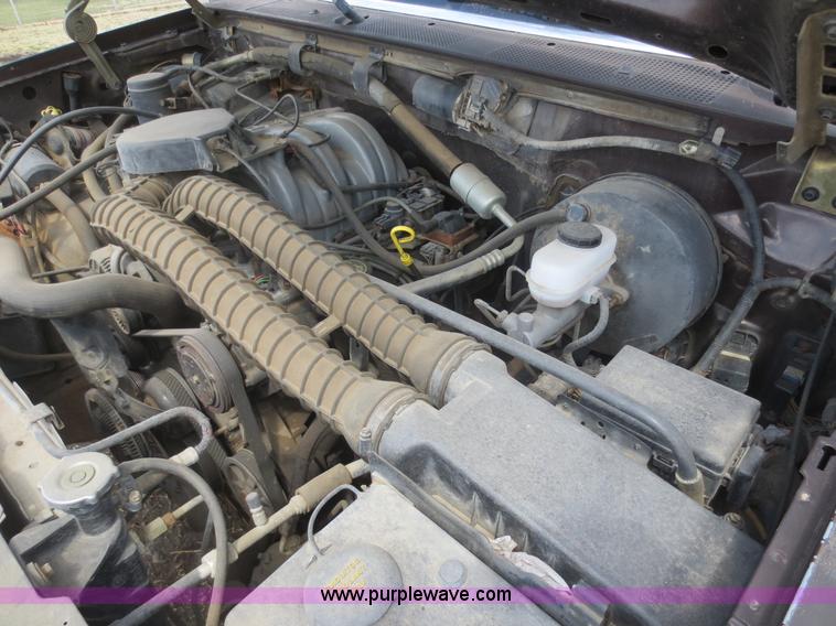 image for item F6860 1993 Ford F250 XL Utility bed truck