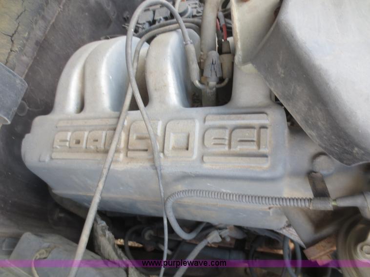 image for item F6860 1993 Ford F250 XL Utility bed truck