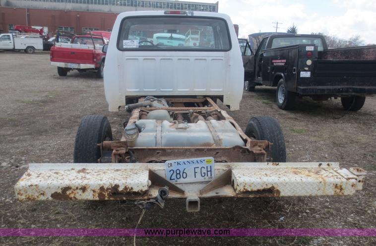 image for item F6861 1997 Ford F250 cab and chassis truck