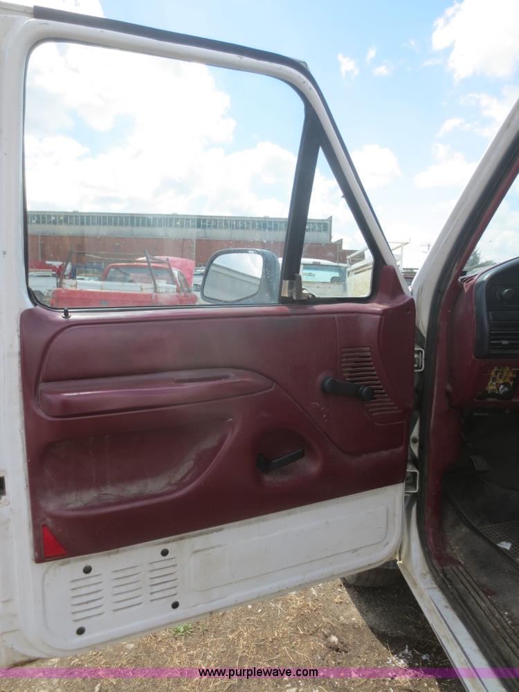 image for item F6861 1997 Ford F250 cab and chassis truck