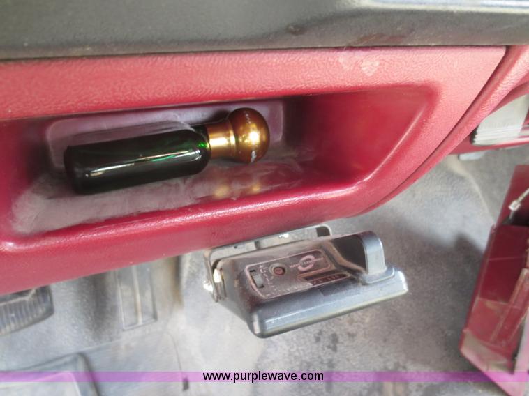 image for item F6861 1997 Ford F250 cab and chassis truck