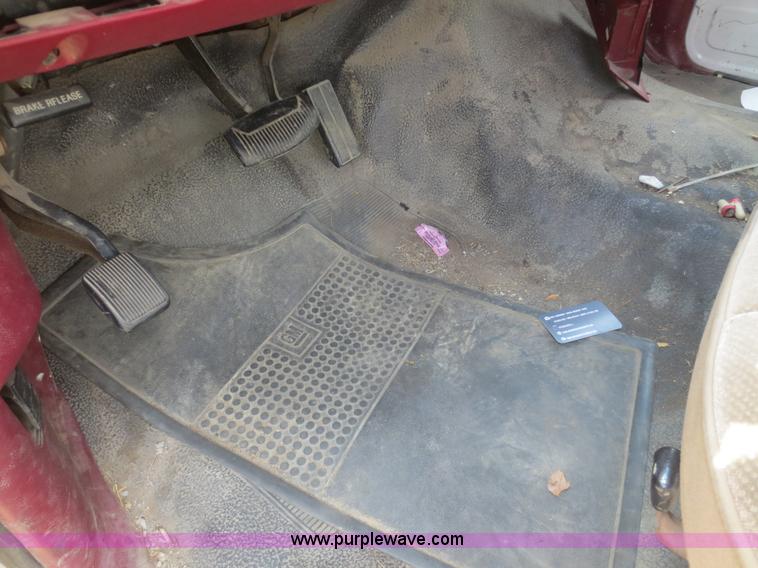 image for item F6861 1997 Ford F250 cab and chassis truck