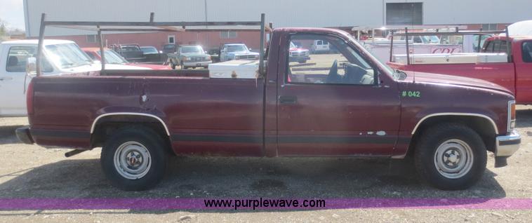 image for item F6862 1993 GMC 1500 SL pickup truck