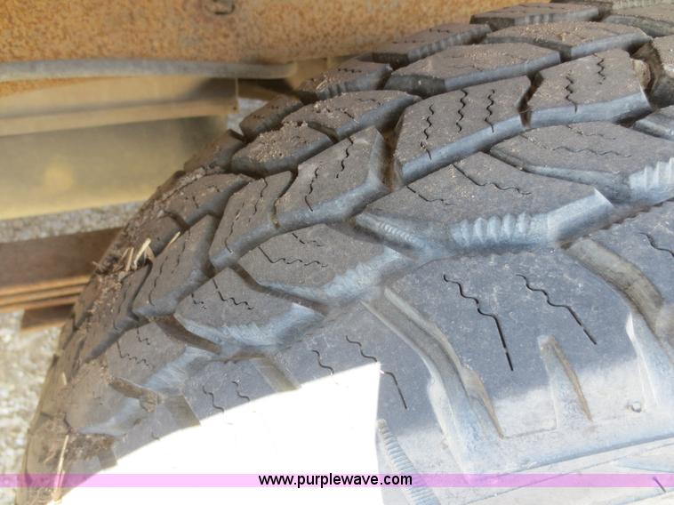 image for item F6862 1993 GMC 1500 SL pickup truck