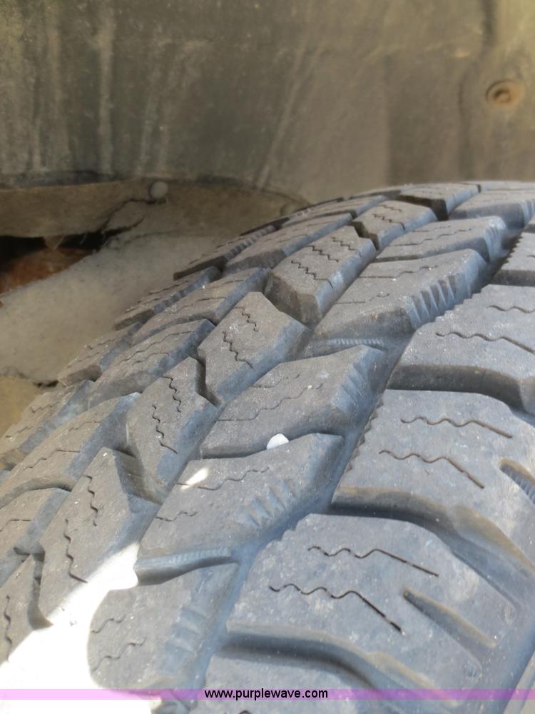 image for item F6862 1993 GMC 1500 SL pickup truck