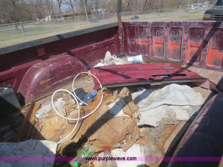 image for item F6862 1993 GMC 1500 SL pickup truck