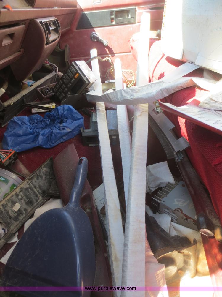 image for item F6862 1993 GMC 1500 SL pickup truck