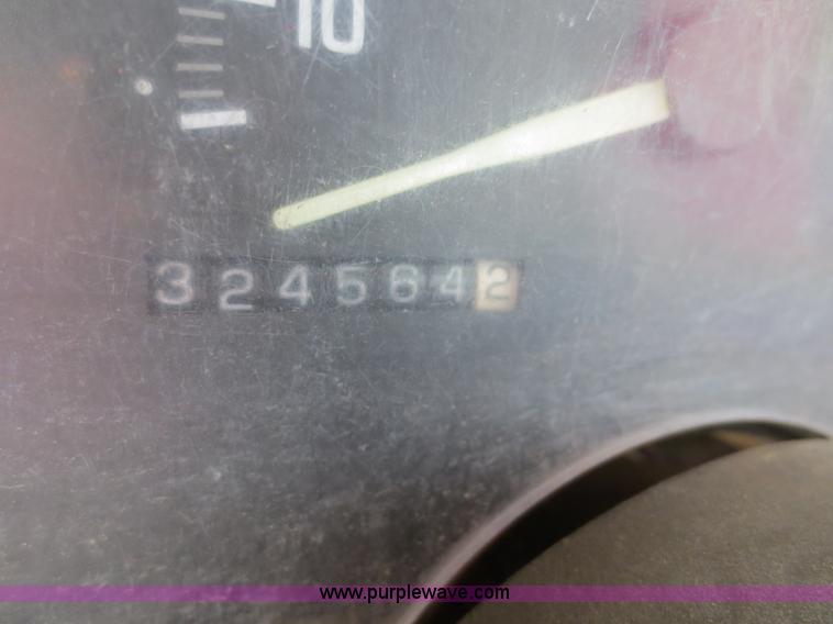 image for item F6862 1993 GMC 1500 SL pickup truck