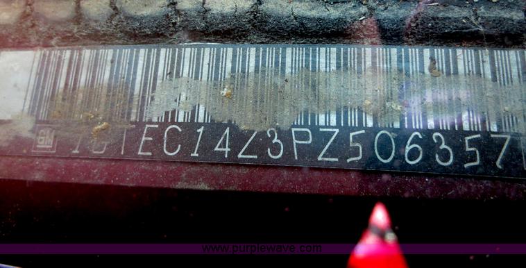 image for item F6862 1993 GMC 1500 SL pickup truck