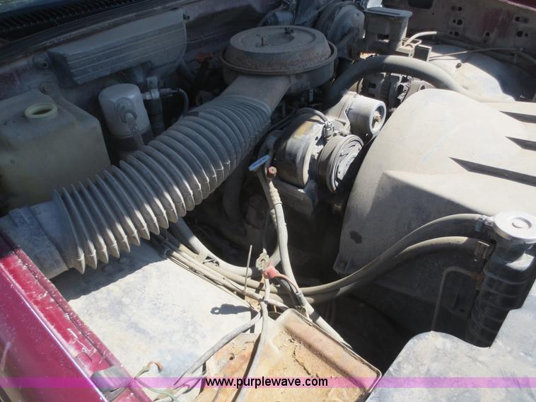 image for item F6862 1993 GMC 1500 SL pickup truck