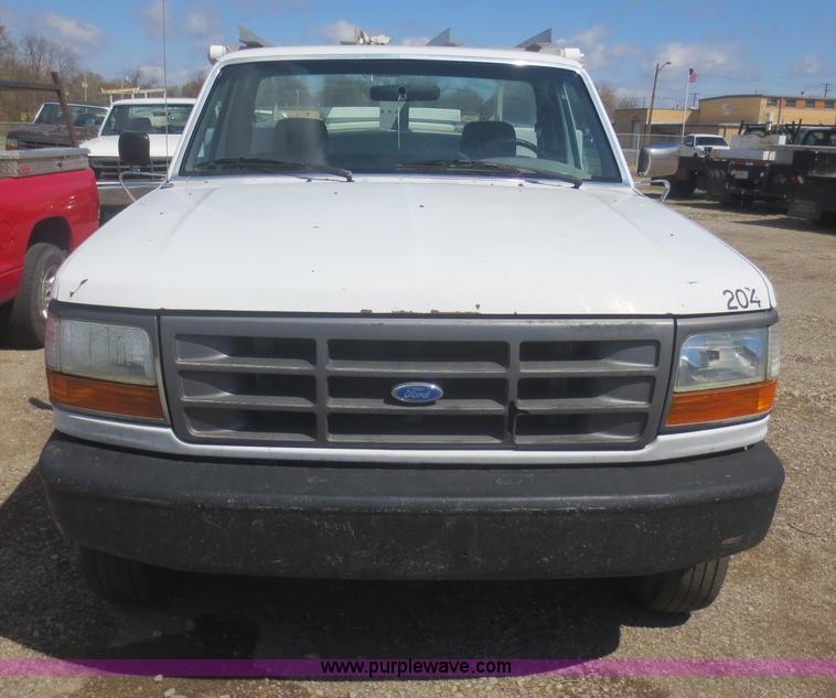 image for item F6863 1996 Ford F250 XL pickup truck