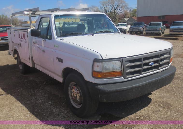 image for item F6863 1996 Ford F250 XL pickup truck