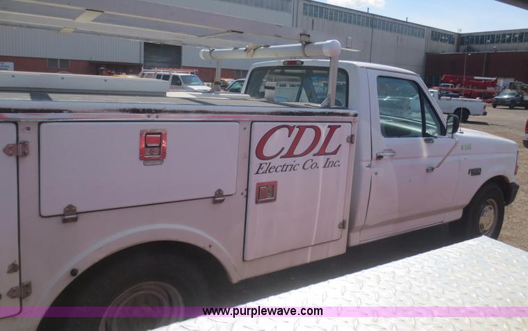 image for item F6863 1996 Ford F250 XL pickup truck