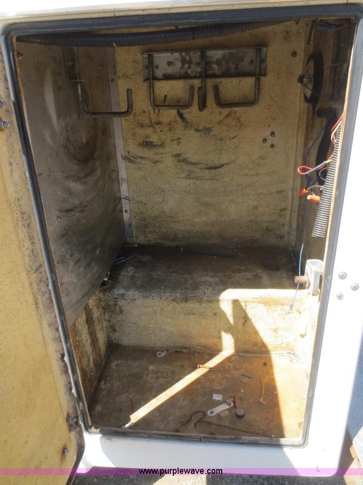 image for item F6863 1996 Ford F250 XL pickup truck