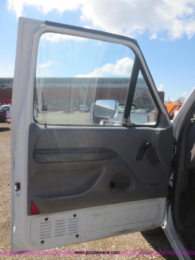 image for item F6863 1996 Ford F250 XL pickup truck