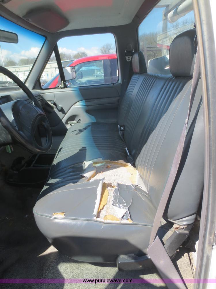 image for item F6863 1996 Ford F250 XL pickup truck