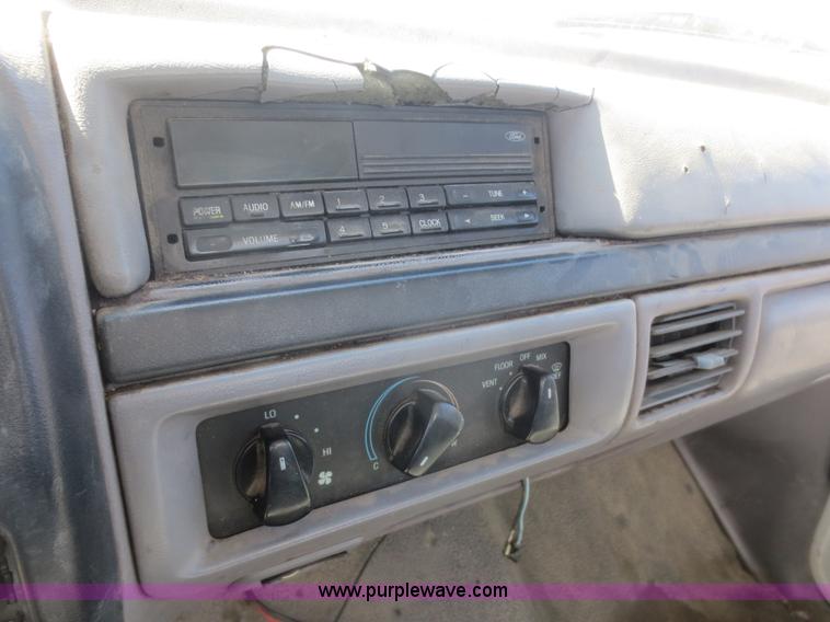 image for item F6863 1996 Ford F250 XL pickup truck